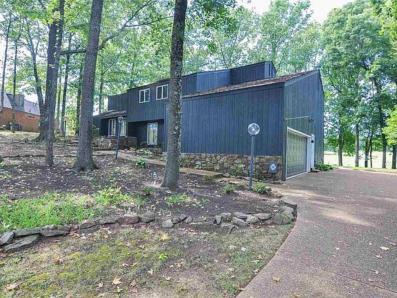 3rd image of 8665 Beechcroft Pl N