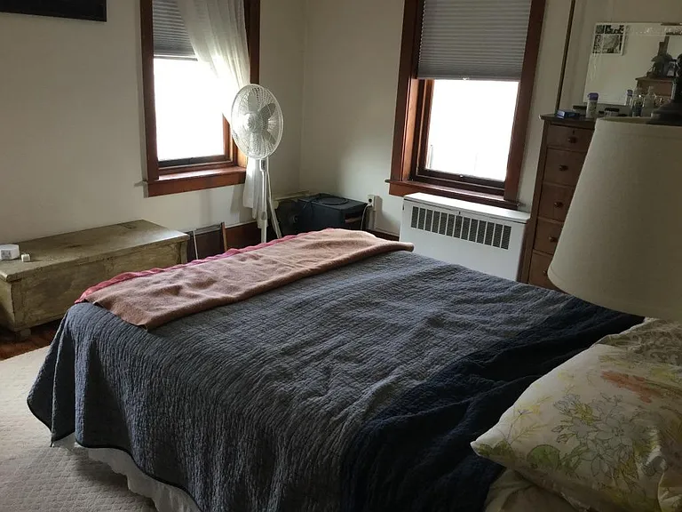 470 W Walnut St — Photo 6
