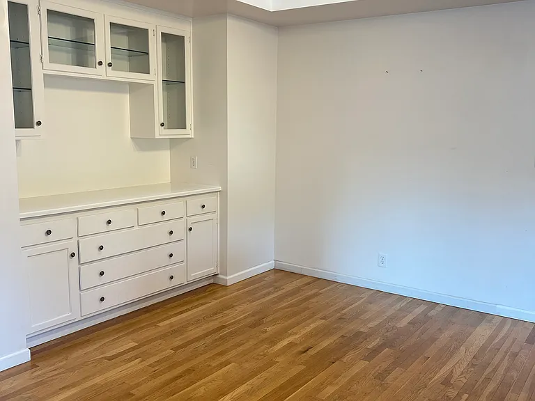 310 Alma Ln — Photo 8