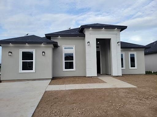 1st image of 440 Tamarindo Ln