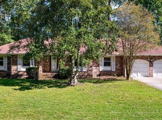 201 Stratford Dr, Summerville, SC 29485