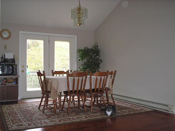 Dining, Vaulted Ceilings