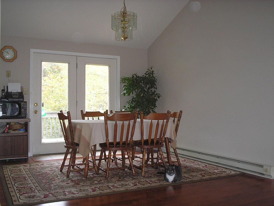 Dining, Vaulted Ceilings