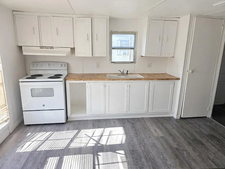 1801 S Business Highway 45 #10 — Photo 2