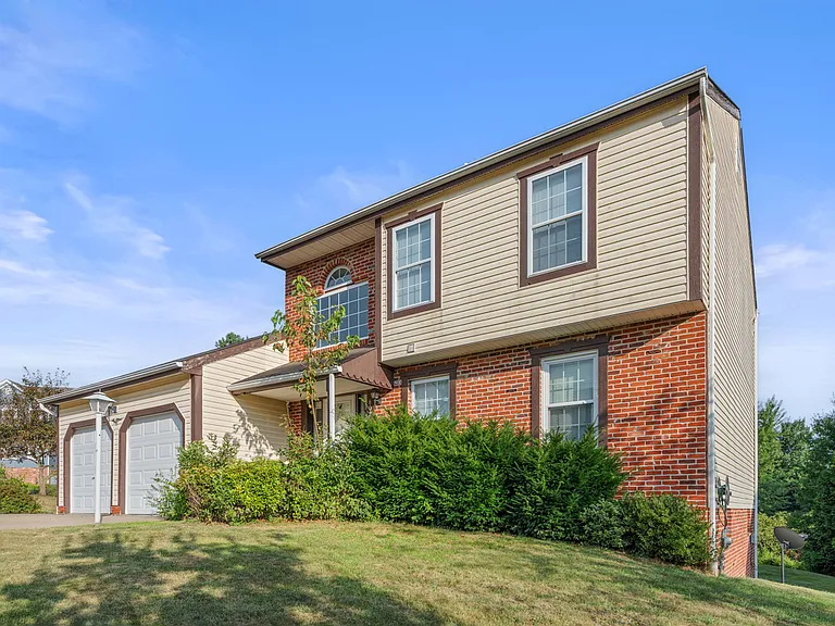 602 Cassandra Dr — Photo 2