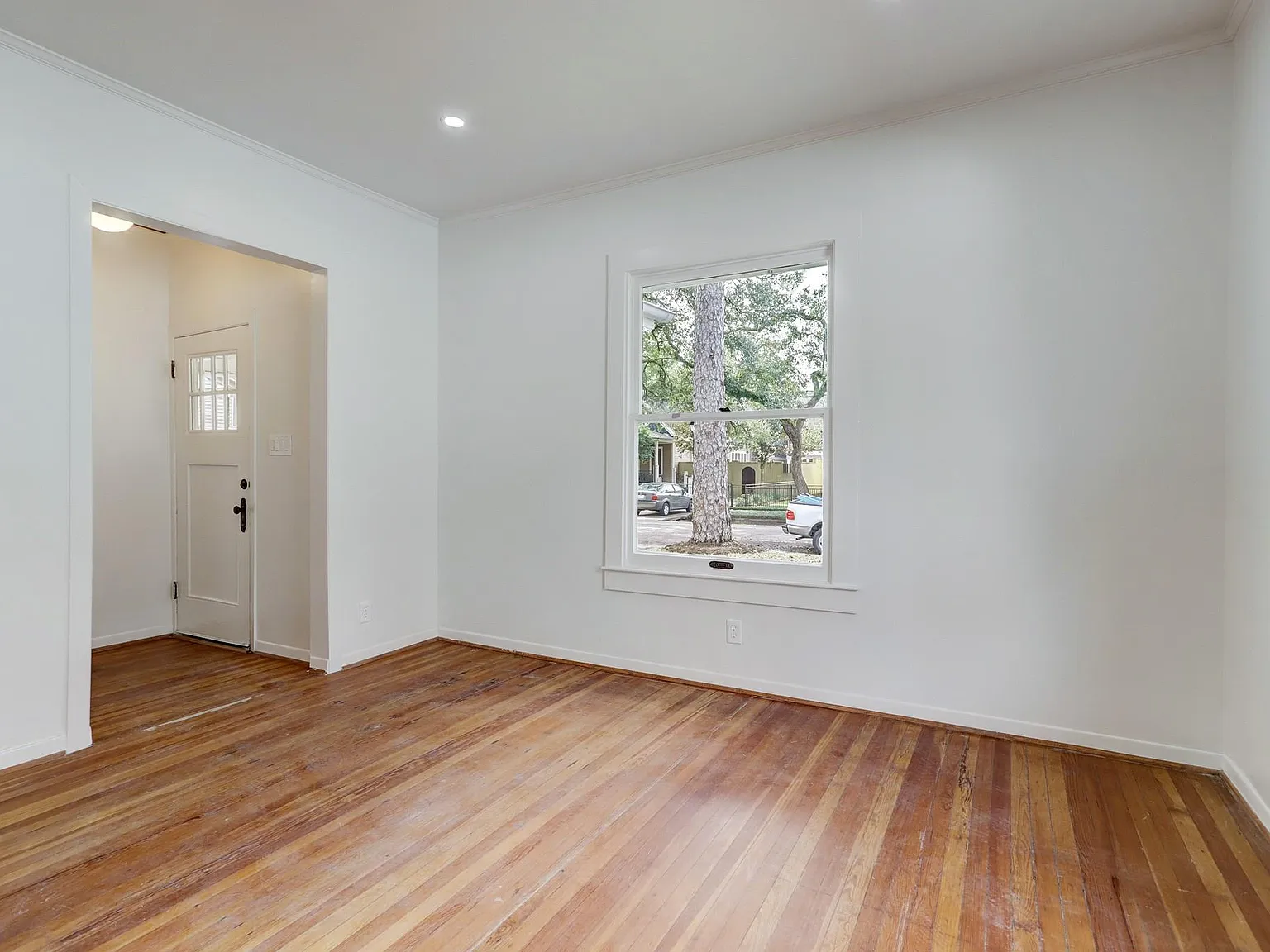 3 bed, 2.0 bath, 1494 sqft, $3,900 — Photo 4