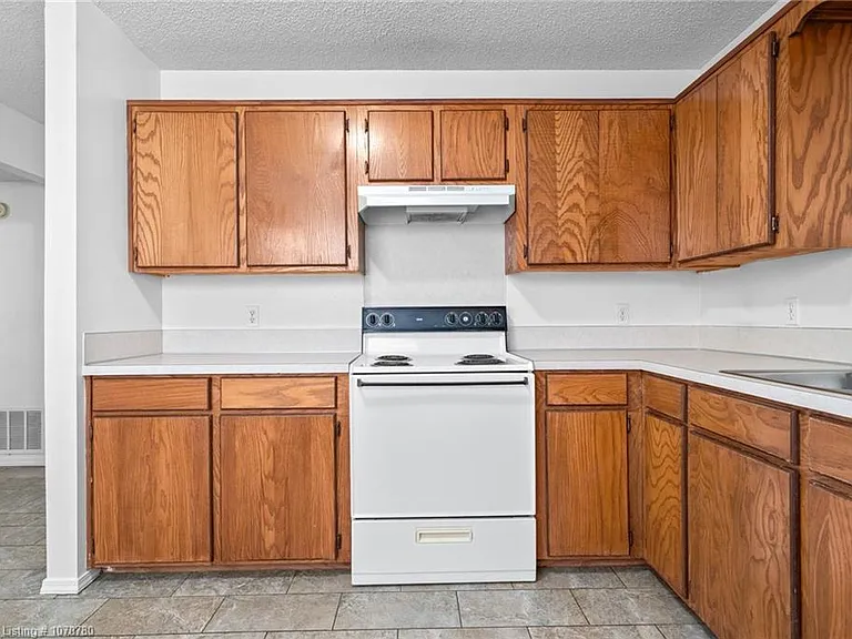 302 S Pocola Blvd #11 — Photo 4