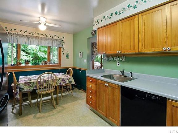 4th image of 14 Woodland Dr