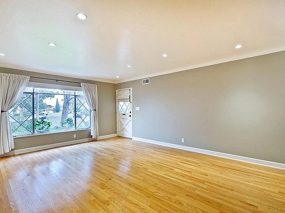 4th image of 1709 Jeffery Ct