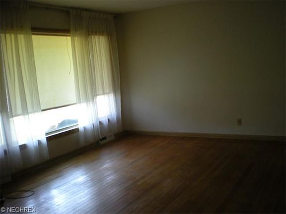 2nd image of 2100 Miramar Blvd