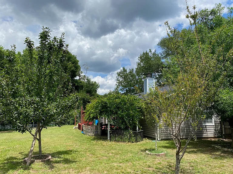 1364 Lawndale Rd — Photo 35
