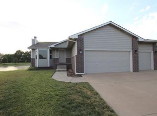 1701 N McRae Ct, Goddard, KS 67052