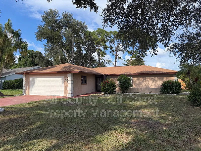 1218 Waterside Ln