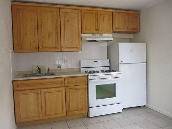 4th image of 291 Newport Ave APT 4