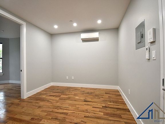 3rd image of 1048 Morris Ave #2C