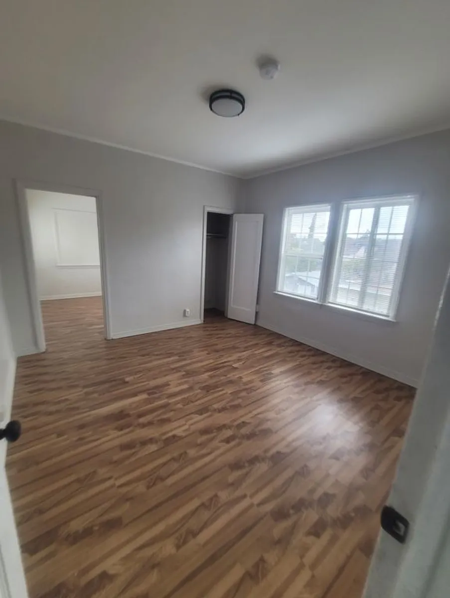 Building Photo - 1163 E 48th St #3