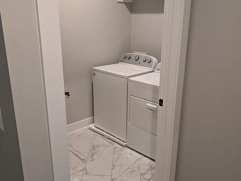 2091 Oakwood Ave — Photo 13