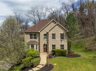 226 Coachside Dr N, Washington, PA 15301