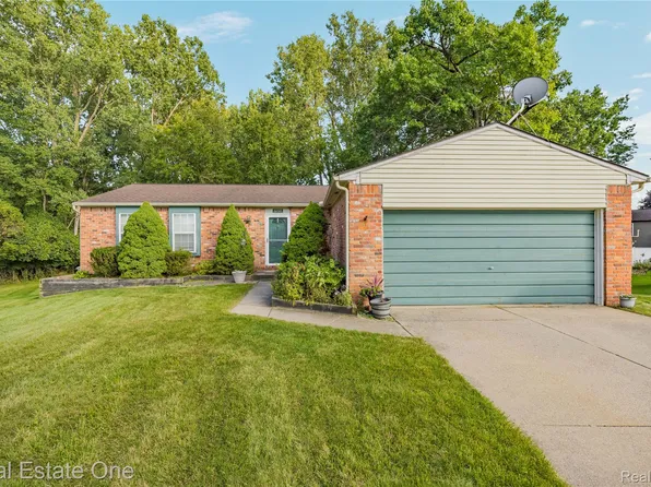 6159 Bay Ct, Waterford, MI 48327