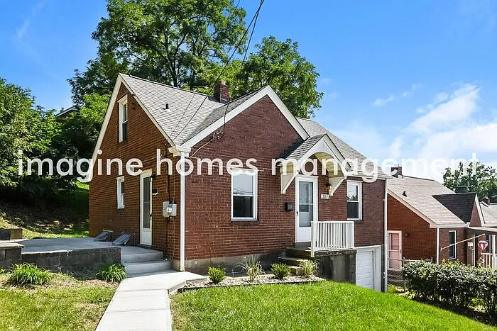 3 bed, 1.5 bath, 1088 sqft, $1,695 — Photo 2