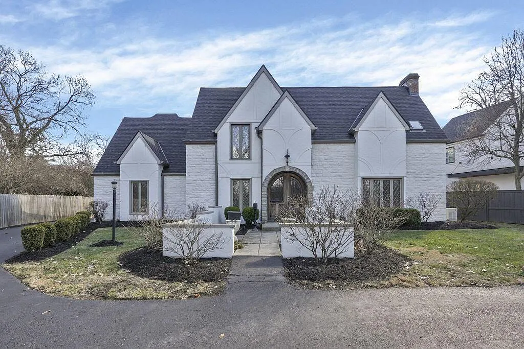 484 N Parkview Ave photo 1