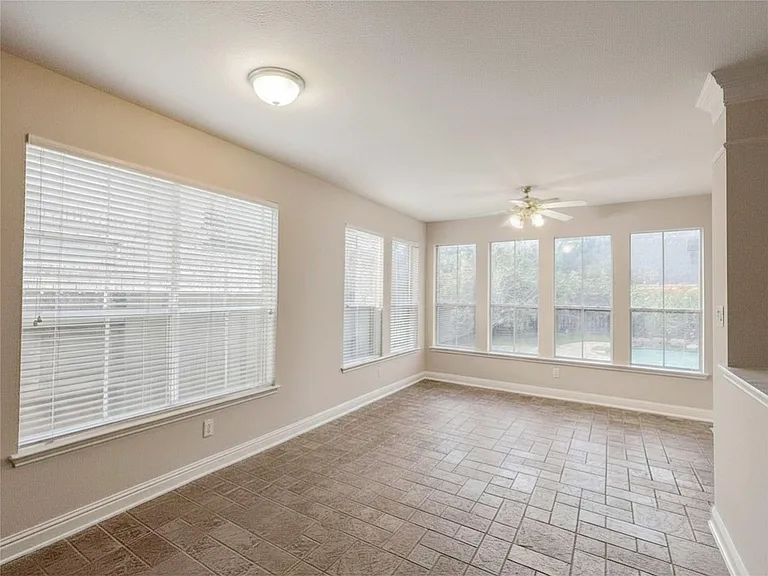5547 Cranston Ct — Photo 15