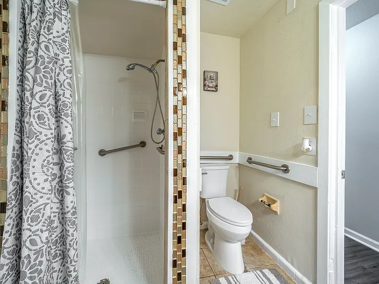 Schevers St — Photo 10