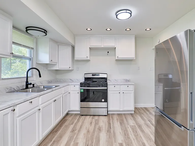 6009 Bermuda Dr — Photo 5