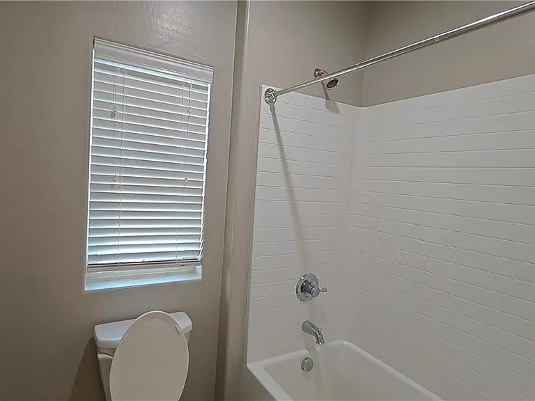 2868 Josephine Dr — Photo 36