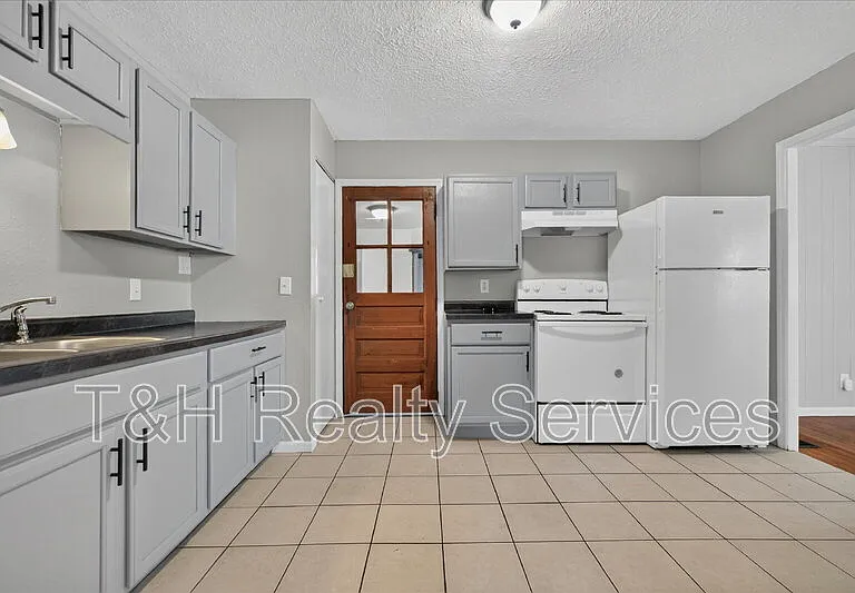 1819 Knox St — Photo 15