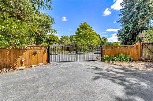 240 Oak Grove Ave Photo 1