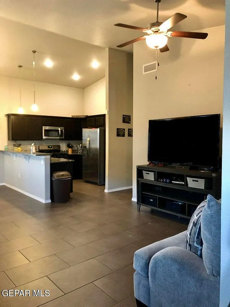 4 bed, 2.0 bath, 1462 sqft, $1,650 — Photo 2