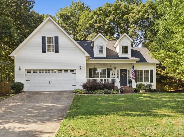 5227 Foley Dr, Hickory, NC 28602