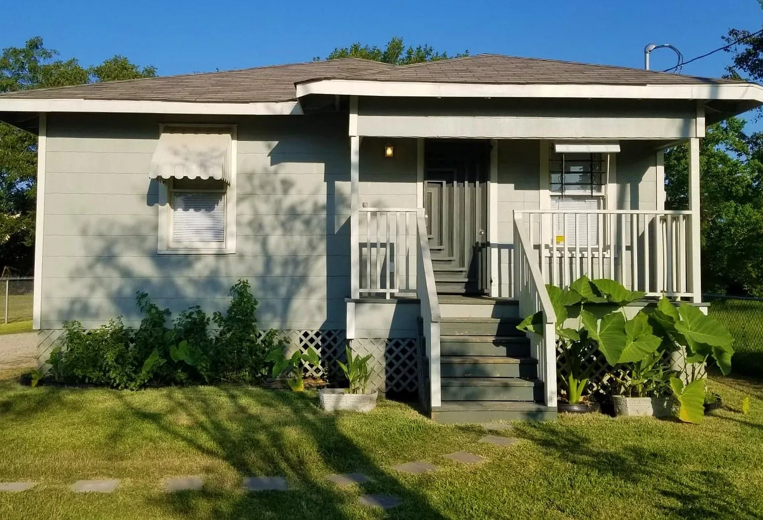 2 bed, 1.0 bath, 700 sqft, $1,225 — Photo 1