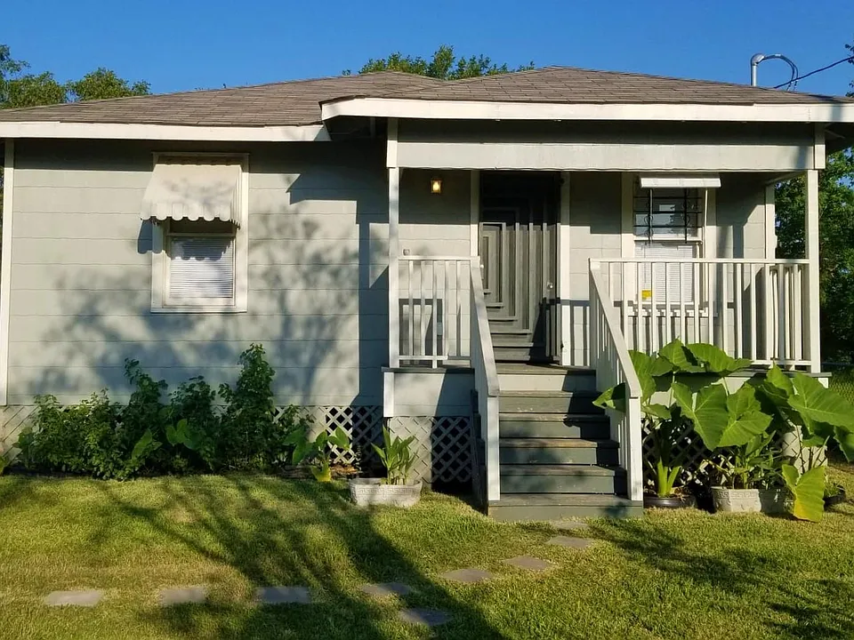 1214 Teal St
