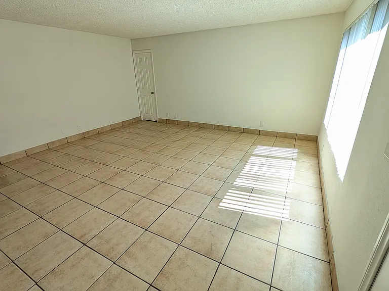 922 W Olive Ave #A — Photo 4