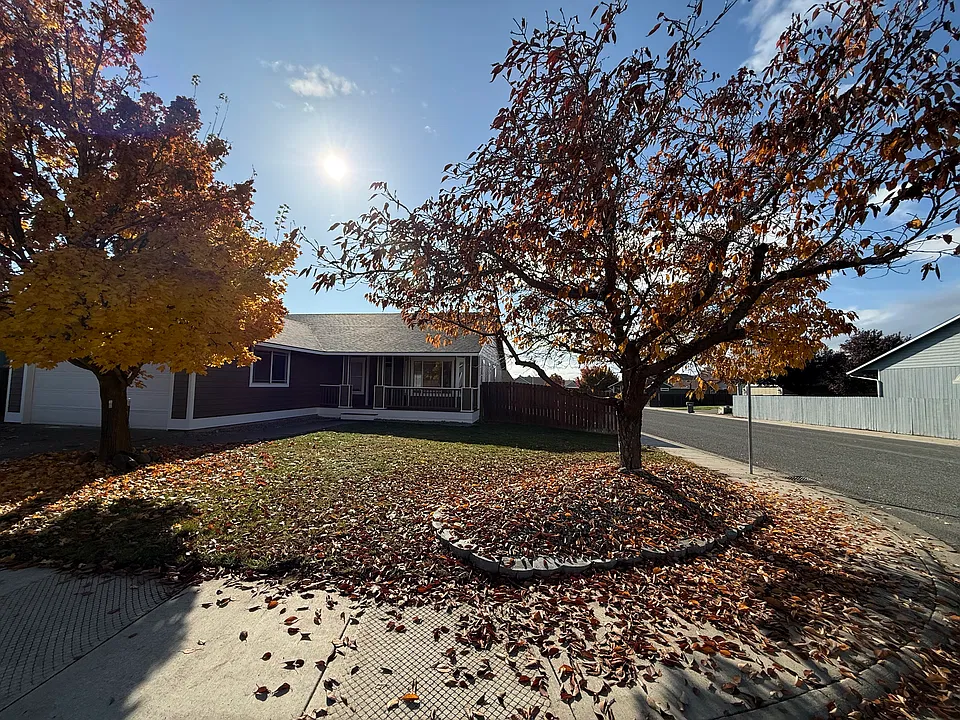 1709 N Bluegrass Ln