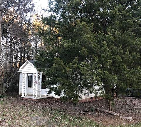 Front yard of cottage