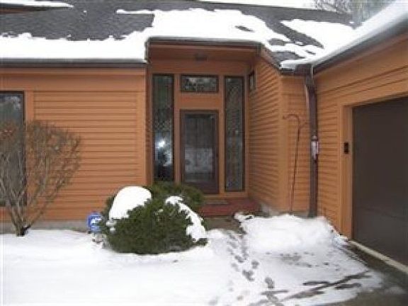 2nd image of 942 Hemlock Ln