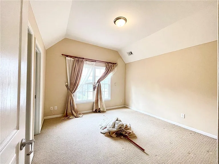 555 Vinings Springs Dr SE — Photo 45