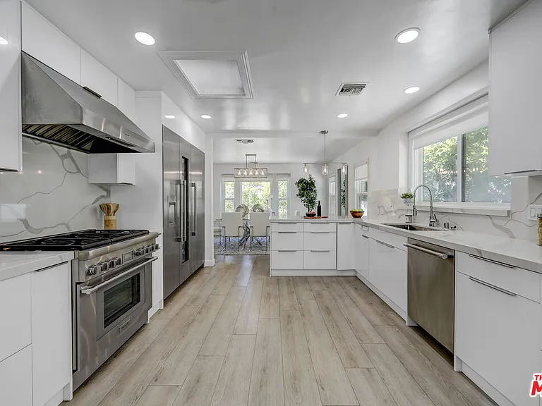 344 S Camden Dr — Photo 9