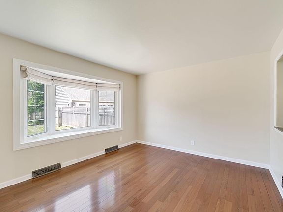 4th image of 5639 N Bay Ridge AVENUE