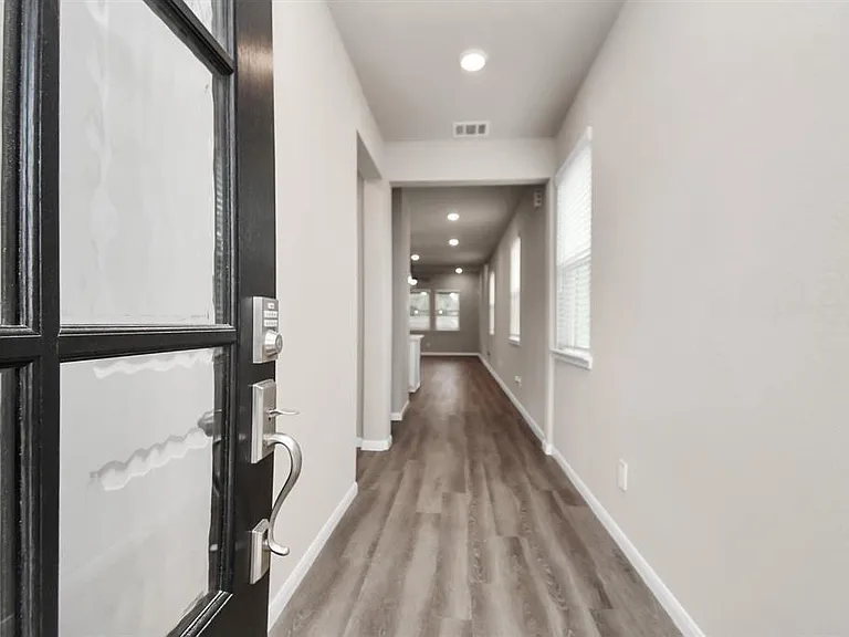 5810 Linda Cove Ln — Photo 2