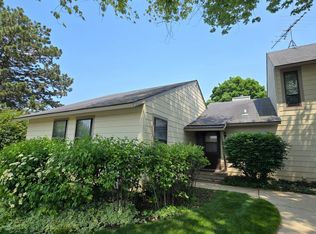 703 Colby Ct, Gurnee, IL 60031