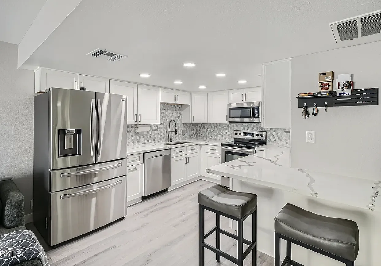 2 bed, 1200 sqft, $2,150 — Photo 4