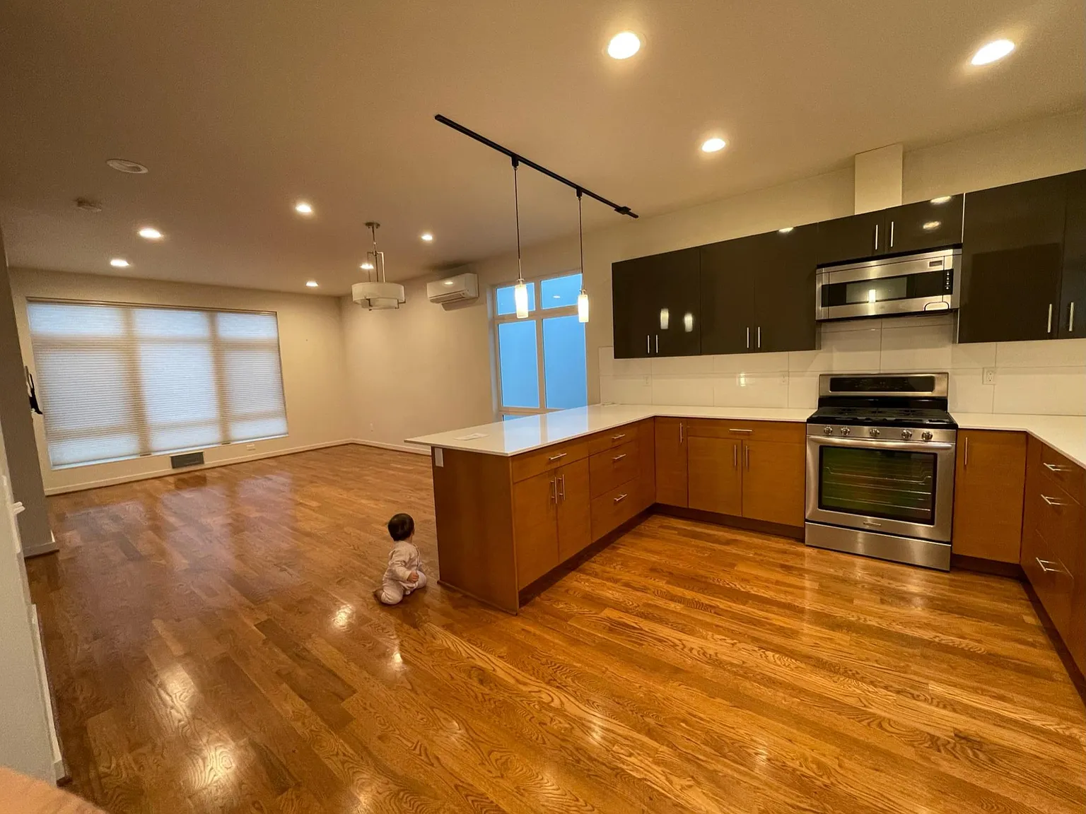 3 bed, 2.5 bath, 1552 sqft, $3,895 — Photo 3