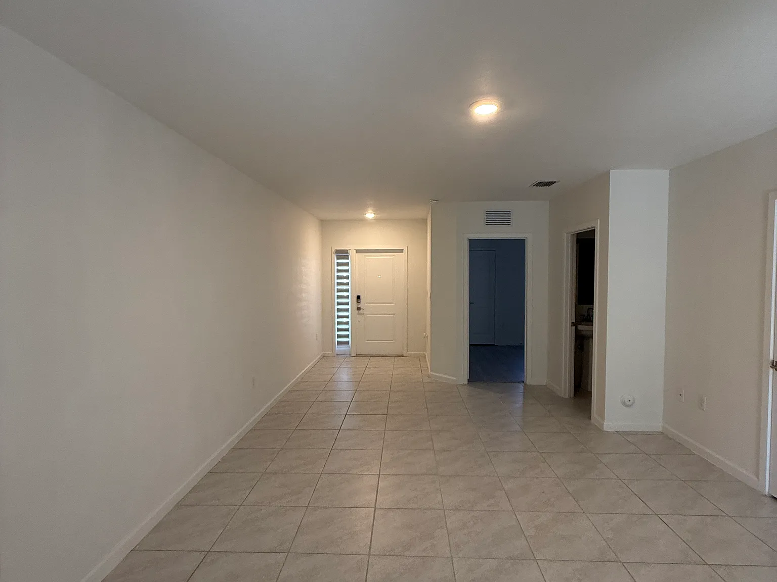3 bed, 1272 sqft, $2,400 — Photo 3