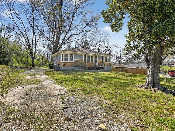 3rd image of 4033 Clearpool Circle Rd