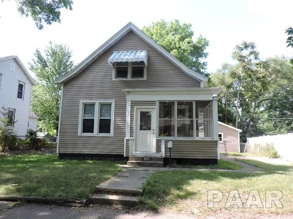 907 Charlotte St, Pekin, IL 61554