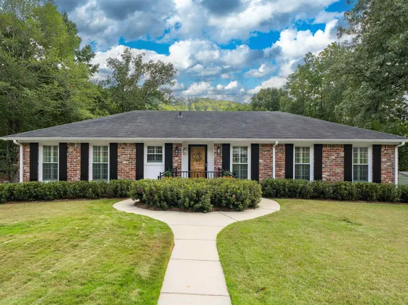 1233 Forest Brook Cir, Birmingham, AL 35226